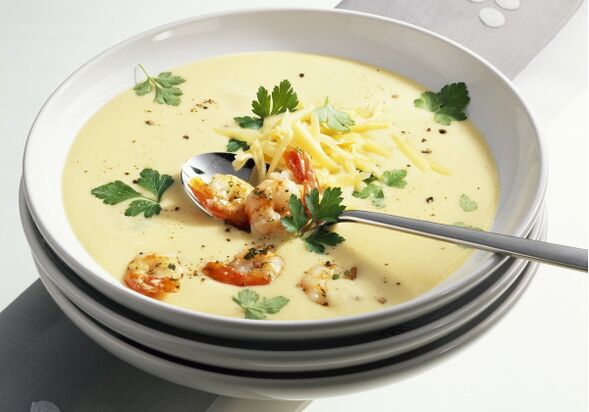 Ένα μεσημεριανό γεύμα μεσογειακής διατροφής μπορεί να περιλαμβάνει τυρί κρέμα και σούπα θαλασσινών. 
